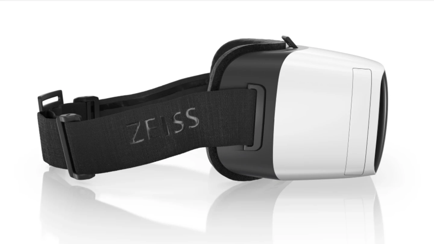 Zeiss VR One headset delivers smartphone-powered virtual reality
